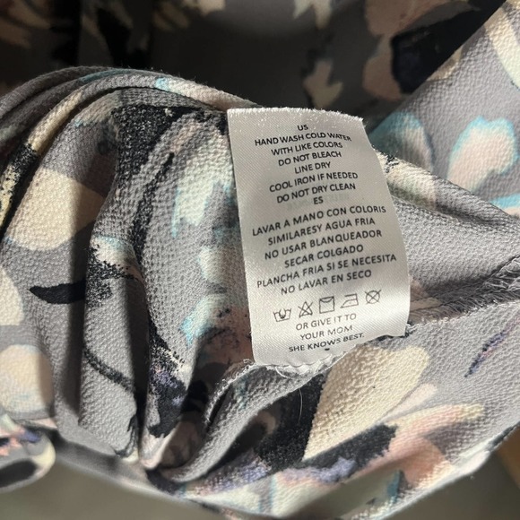 c&e Gray Floral Blouse 3/4 Sleeve, Size M, EUC - Picture 7 of 8